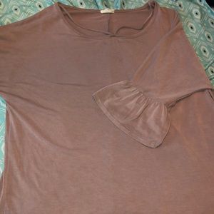 Cute mauve top with wider sleeves